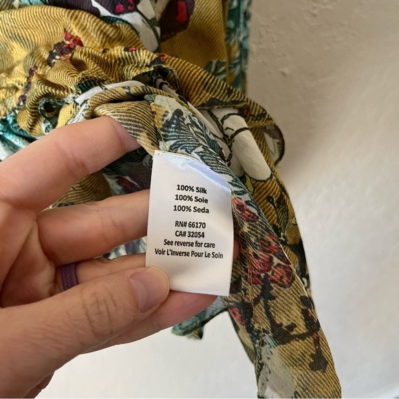 ANTHROPOLOGIE Hemant & Nandita Keysyone Blouse in Green Floral 100% Silk M - Picture 7 of 9